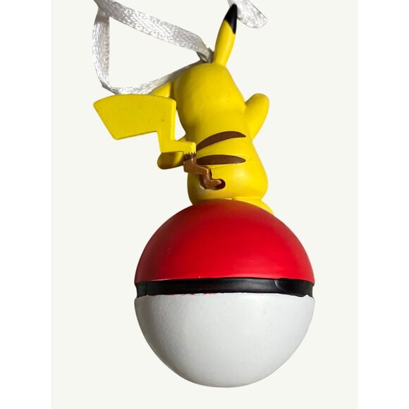 Hallmark Pokémon Pikachu on Poké Ball Hallmark Ornament - Picture 3 of 10